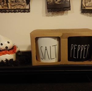 Rae Dunn black white salt pepper set